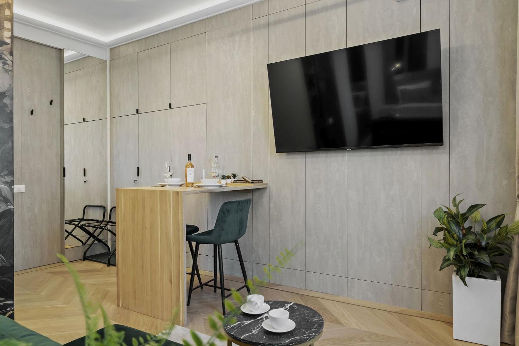 Studio Jungle Breath - City Centre Бухарест Экстерьер фото