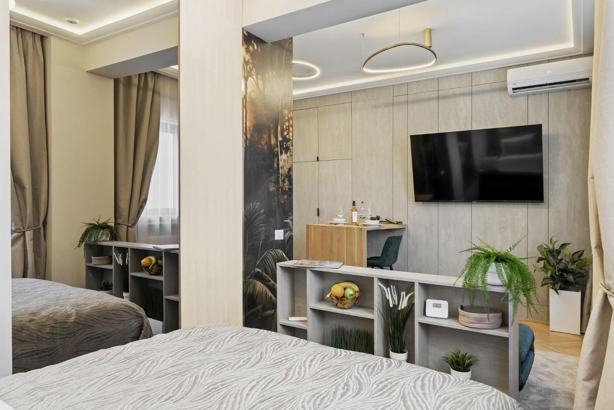 Studio Jungle Breath - City Centre Бухарест Экстерьер фото