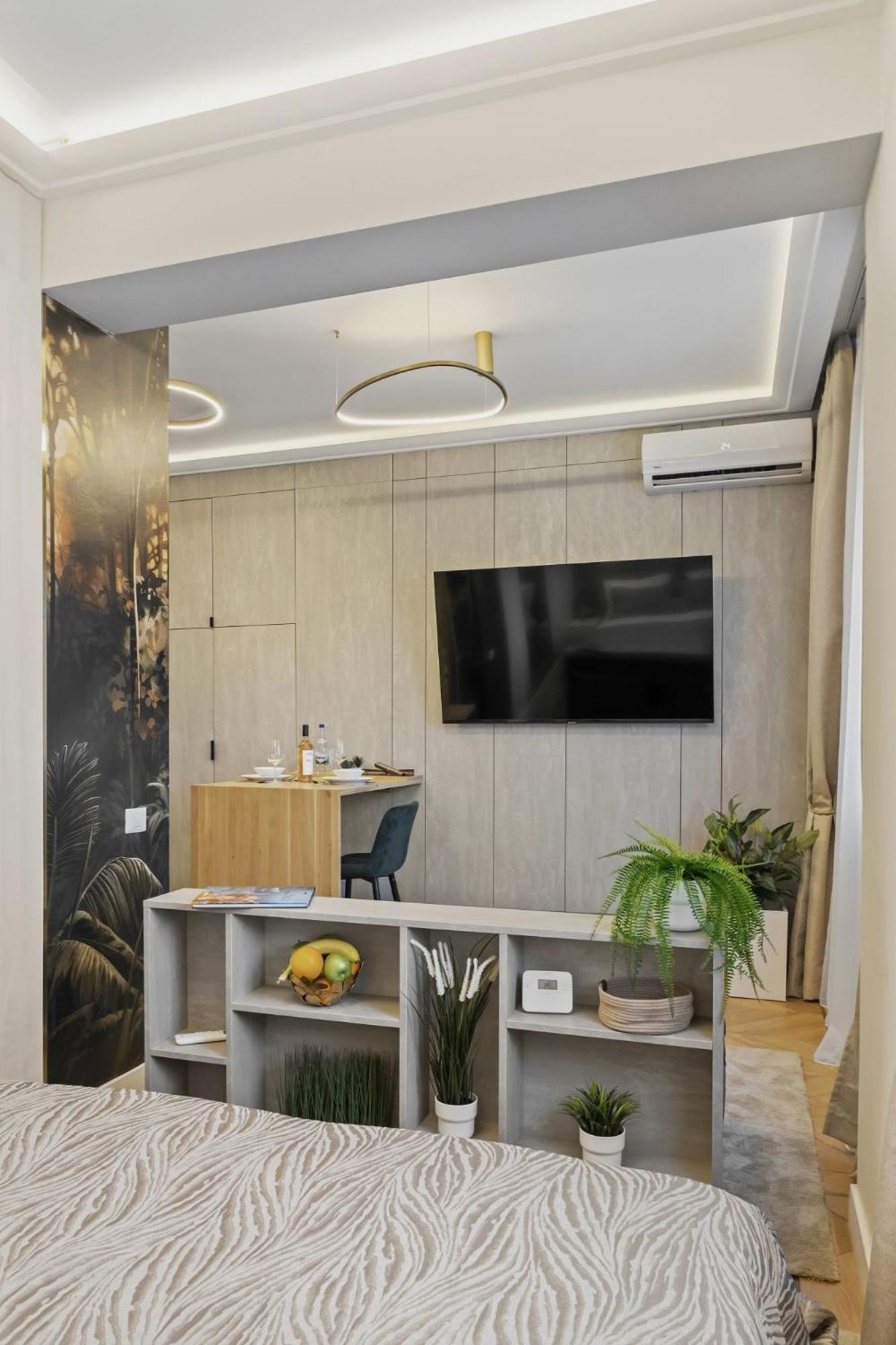 Studio Jungle Breath - City Centre Бухарест Экстерьер фото